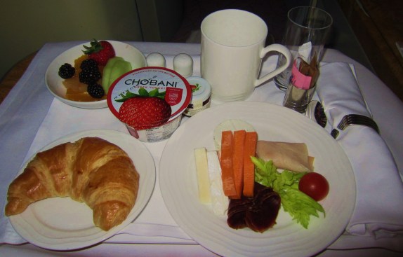 emirates-a380-business-continental-cold-plate-breakfast