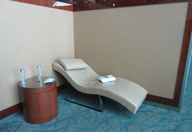 emirates-business-lounge-dubai-sleeping-area