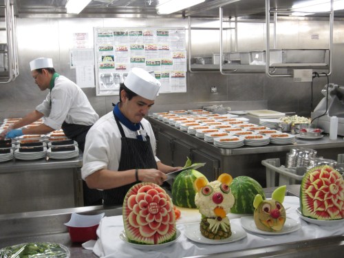 Preplating and carving fruit